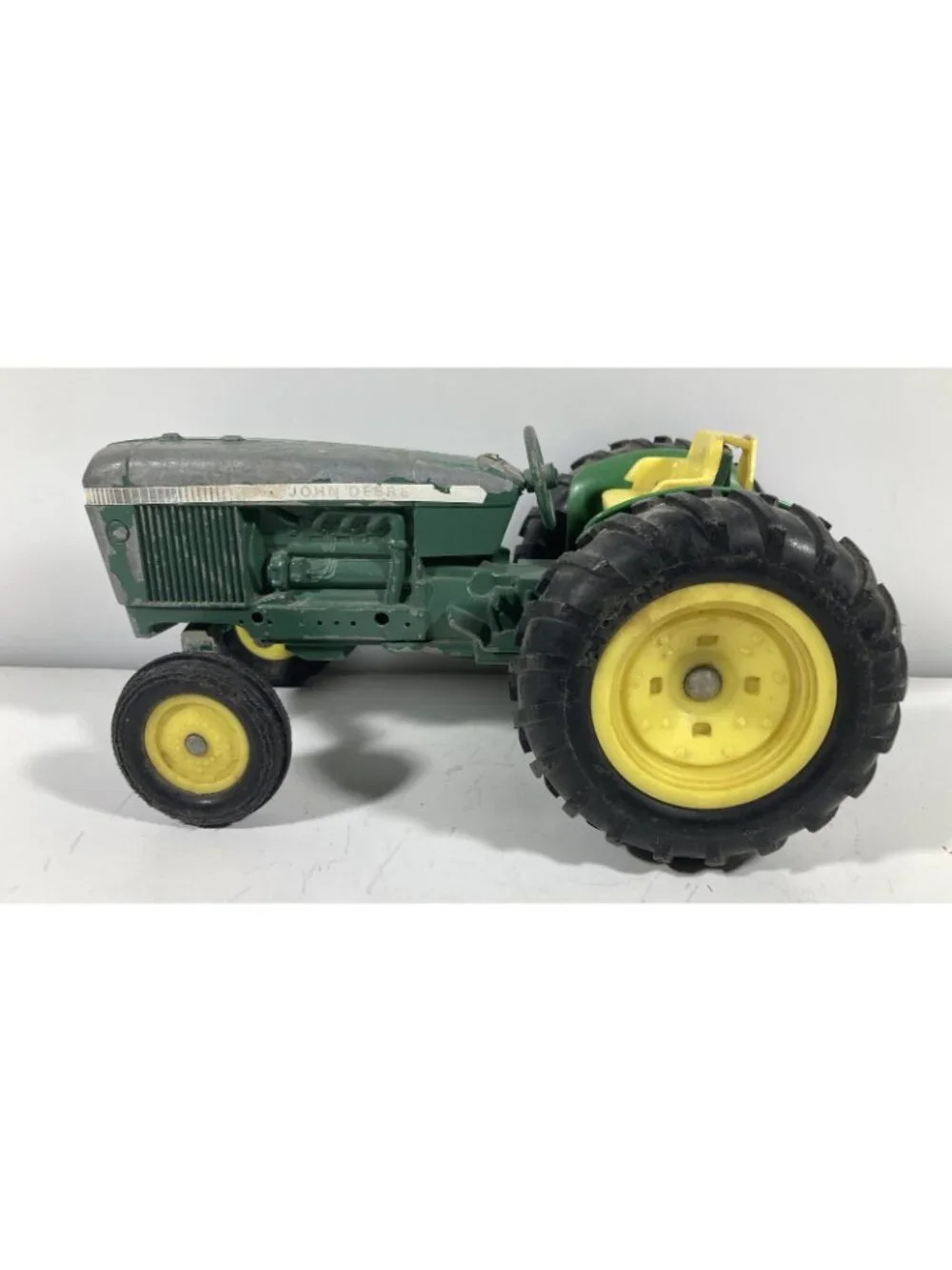 Ertl John Deere Utility Tractor #584 Diecast Toy Farm Vehicle 1:16 Heavy Wear